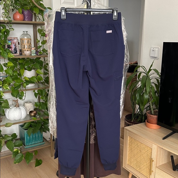 Figs Women's Zamora Jogger Scrub Pants. Size XS.  Navy. Excellent condition. - Picture 2 of 4